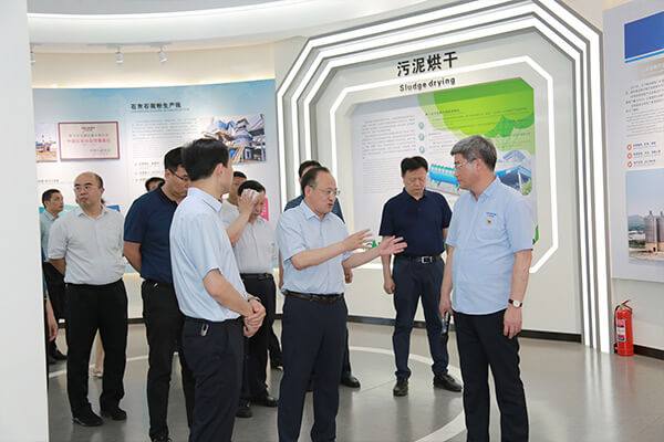 新鄉(xiāng)市政府市長(zhǎng)魏建平到長(zhǎng)城機(jī)械調(diào)研督導(dǎo)“萬人助萬企”活動(dòng)開展情況