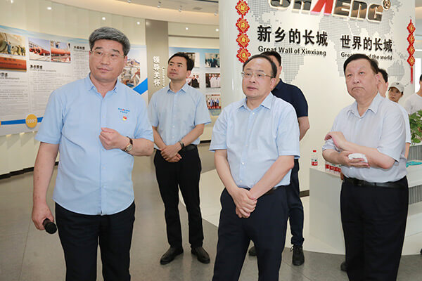 新鄉(xiāng)市政府市長(zhǎng)魏建平到長(zhǎng)城機(jī)械調(diào)研督導(dǎo)“萬人助萬企”活動(dòng)開展情況