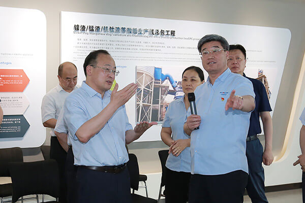 新鄉(xiāng)市政府市長(zhǎng)魏建平到長(zhǎng)城機(jī)械調(diào)研督導(dǎo)“萬人助萬企”活動(dòng)開展情況