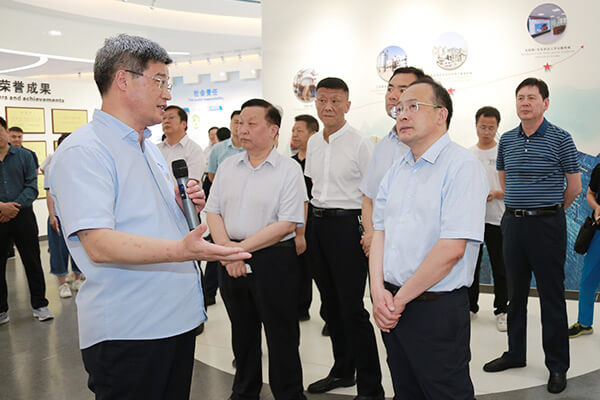 新鄉(xiāng)市政府市長(zhǎng)魏建平到長(zhǎng)城機(jī)械調(diào)研督導(dǎo)“萬人助萬企”活動(dòng)開展情況
